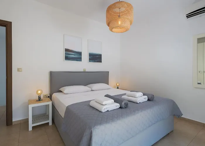 Liebevoll Ausgestattetes Haus In Ruhiger Lage Mit Beheiztem Pool Und Meerblick By Interhome * Gennadi