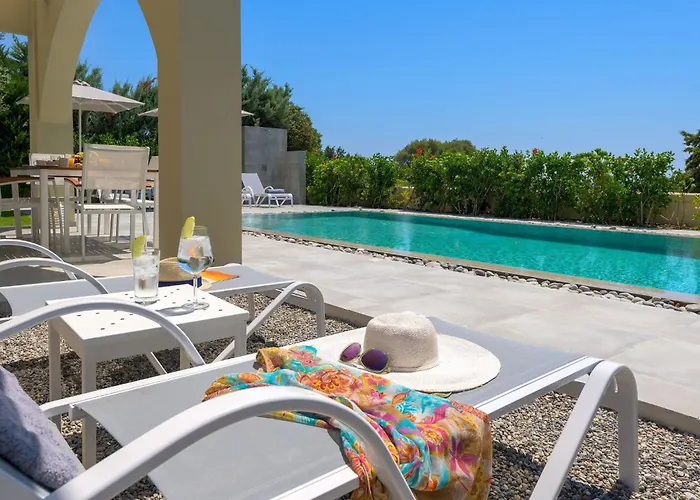 Liebevoll Ausgestattetes Haus In Ruhiger Lage Mit Beheiztem Pool Und Meerblick By Interhome