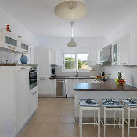 Casa vacanze Liebevoll Ausgestattetes Haus In Ruhiger Lage Mit Beheiztem Pool Und Meerblick By Interhome Gennadi