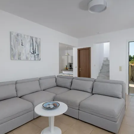 Casa vacanze Liebevoll Ausgestattetes Haus In Ruhiger Lage Mit Beheiztem Pool Und Meerblick By Interhome *