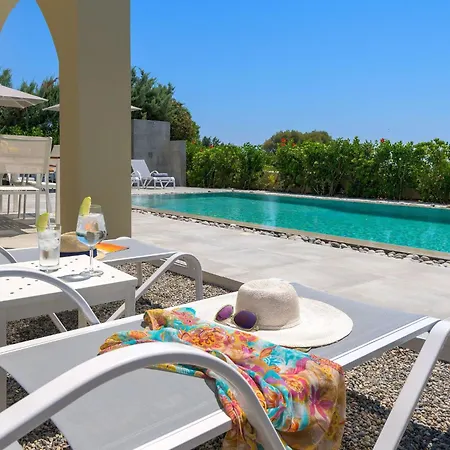 Liebevoll Ausgestattetes Haus In Ruhiger Lage Mit Beheiztem Pool Und Meerblick By Interhome