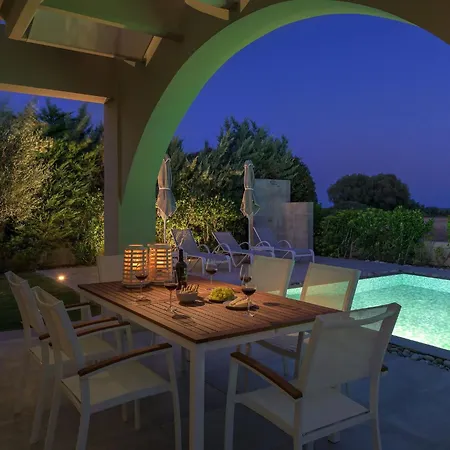 Liebevoll Ausgestattetes Haus In Ruhiger Lage Mit Beheiztem Pool Und Meerblick By Interhome Casa vacanze