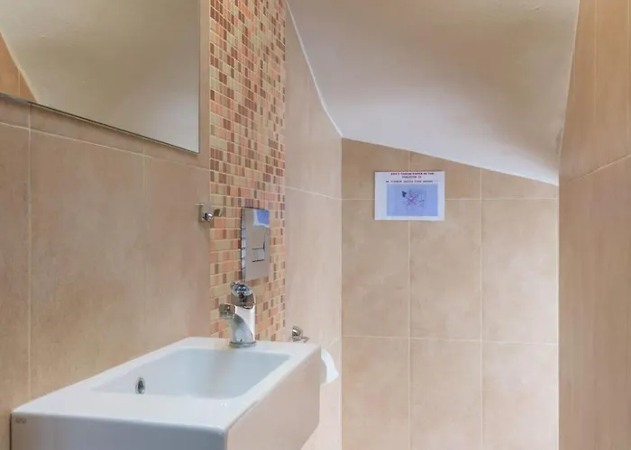 Liebevoll Ausgestattetes Haus In Ruhiger Lage Mit Beheiztem Pool Und Meerblick By Interhome 度假居