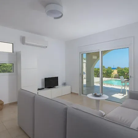 Liebevoll Ausgestattetes Haus In Ruhiger Lage Mit Beheiztem Pool Und Meerblick By Interhome Vakantiehuis *